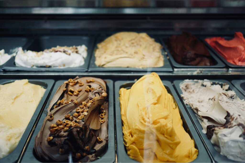  ice cream in black tray