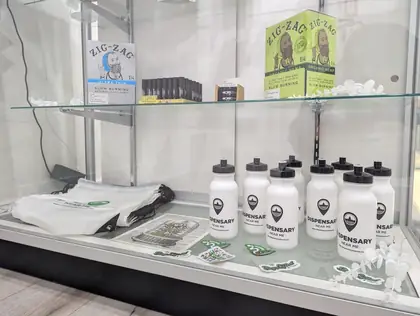 Merchandise shelf